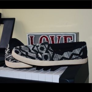 Toms slip on